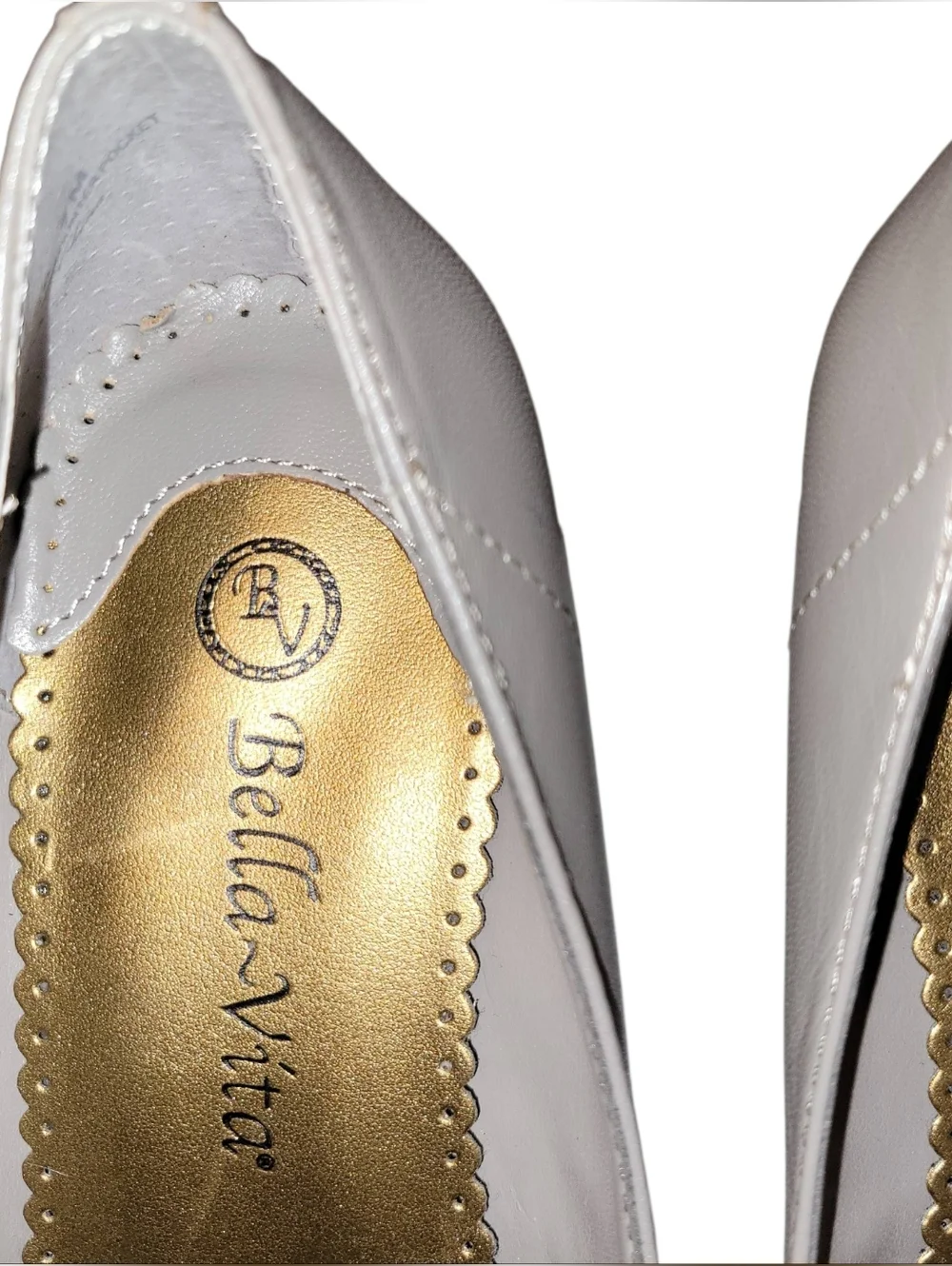 Bella Vita Grey Leather Pointed Toe Kitten Heels Pumps Size 7